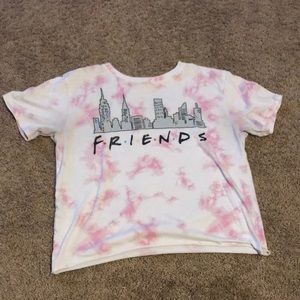 Women’s cropped tee.